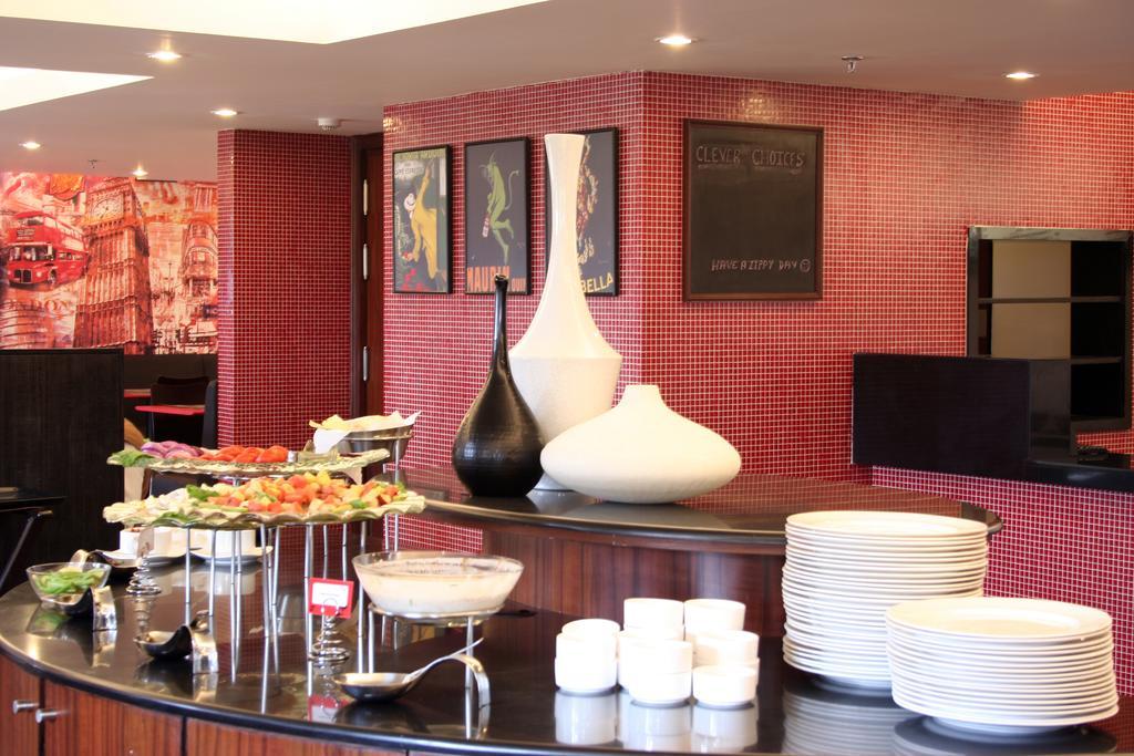 Red Fox By Lemon Tree Hotels, East Delhi Εξωτερικό φωτογραφία